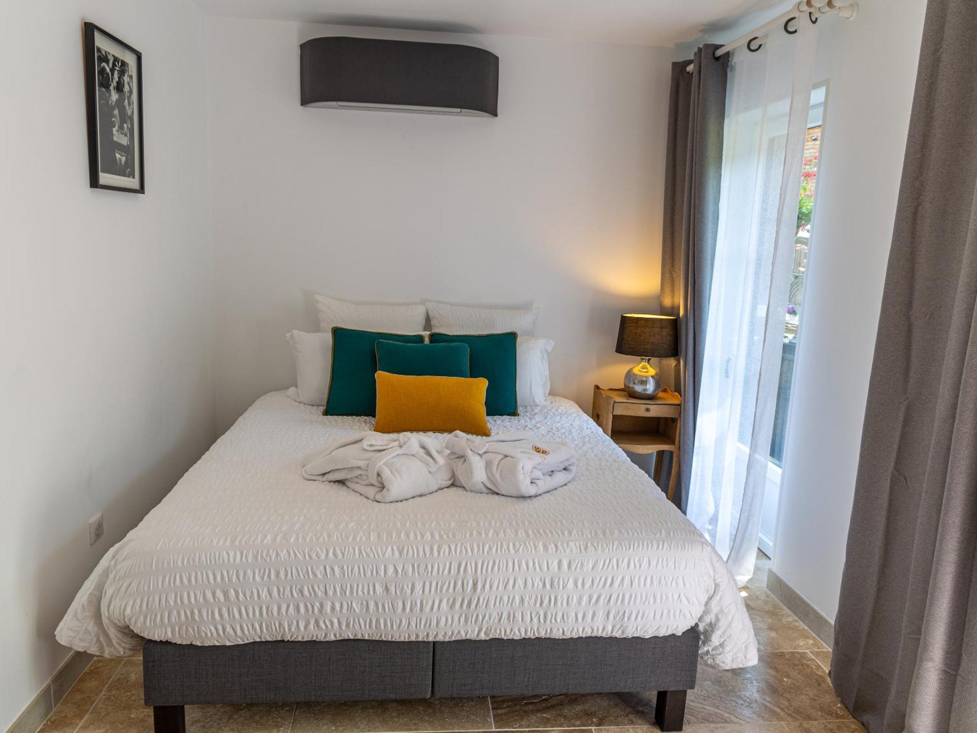 Le Domaine D'Angerville - Chambres D'Hotes Bagian luar foto
